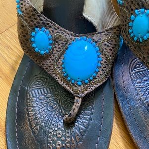Leather and wood wedge sandal